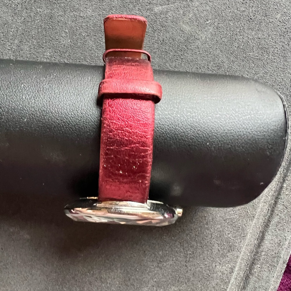 Skagen Faceted Women’s Red Leather Watch - Picture 3 of 4